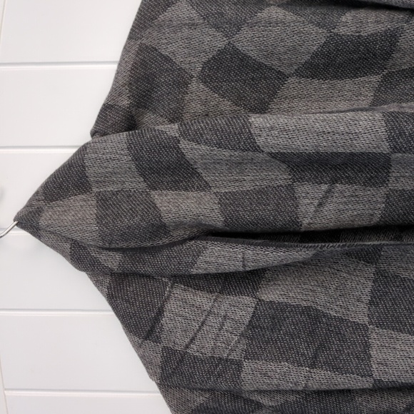 Chic Checkered Scarf NWOT - Picture 8 of 9